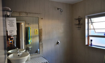 Amakaya Backpackers Travellers Hostel *